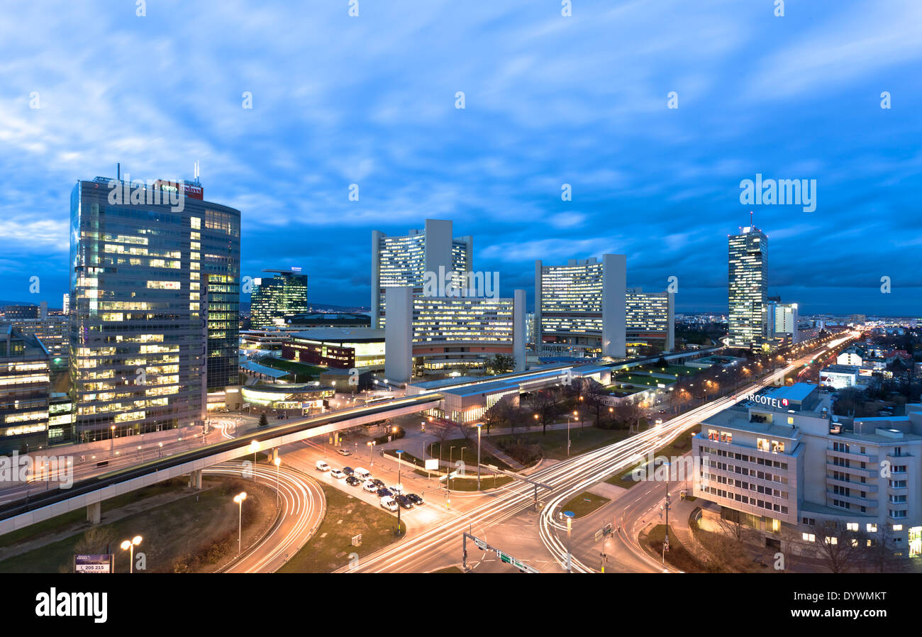 UNO City al tramonto, Vienna, Austria Foto Stock