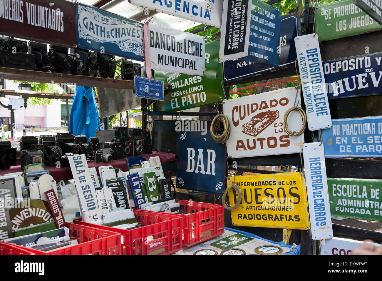 Le telecamere di antiquariato. San Telmo mercatino delle pulci. Buenos Aires. Argentina Foto Stock