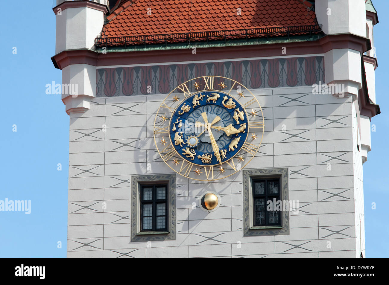 In Germania, in Baviera, Monaco di Baviera, piazza Marienplatz, Torre del museo del giocattolo, orologio Foto Stock