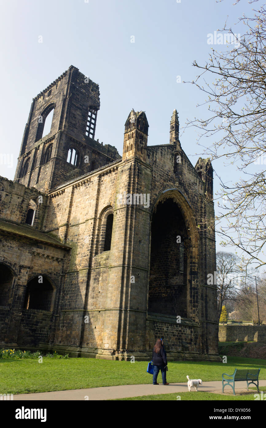 Abbazia di Kirkstall Kirkstall , Leeds, West Yorkshire, Inghilterra. Un secolo XII rovinato monastero cistercense. Foto Stock