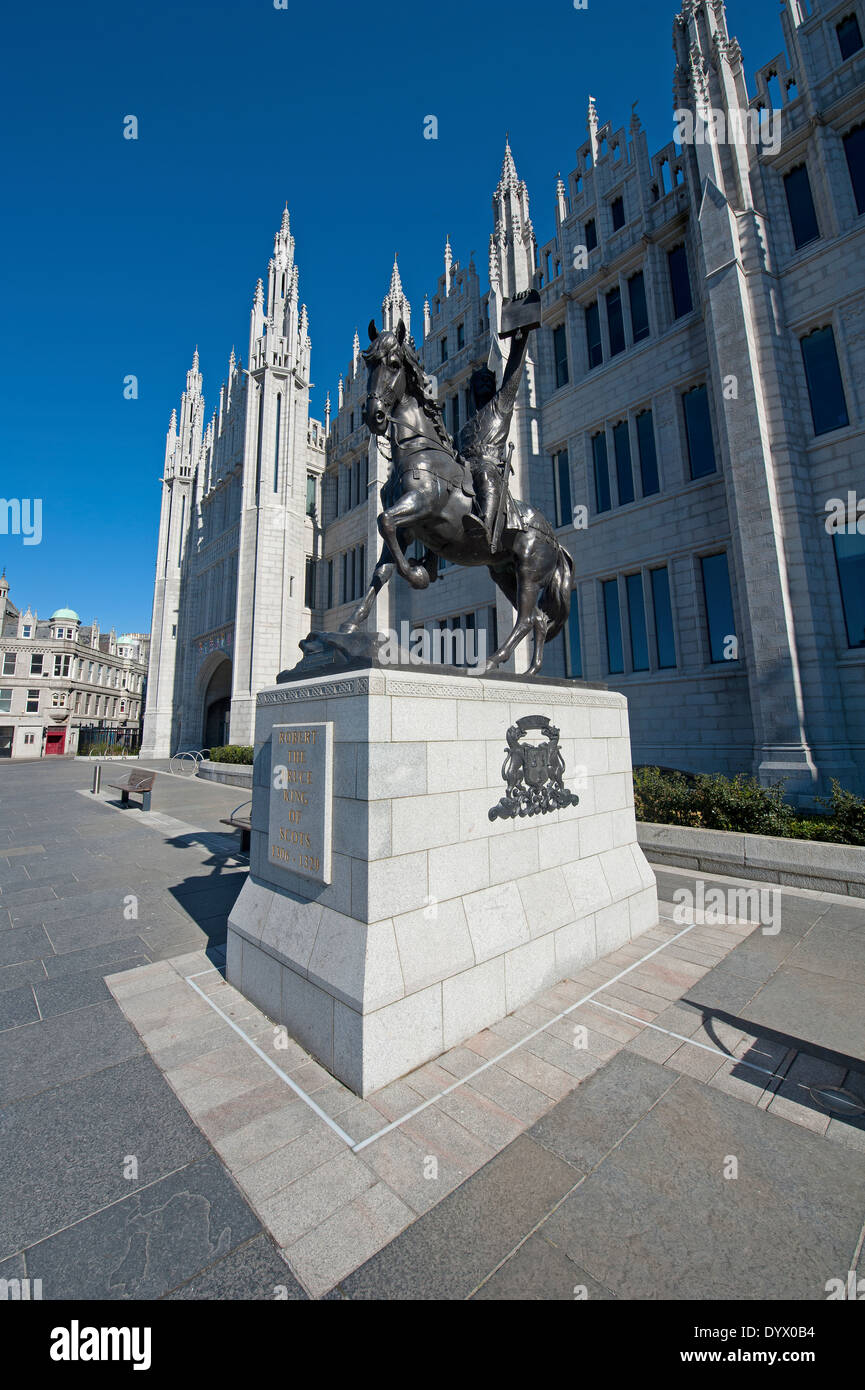 Statua di re Roberto Bruce al di fuori del collage di Marshall Aberdeen. SCO 9060. Foto Stock