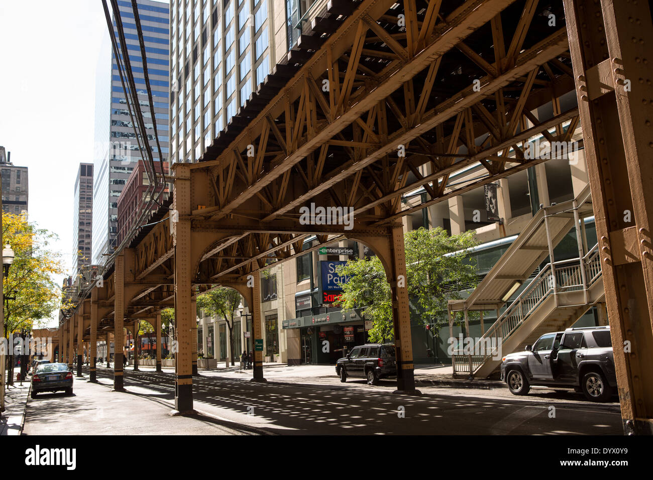 Elevata linea ferroviaria noto come l nel distretto di Loop in Chicago, IL. Foto Stock