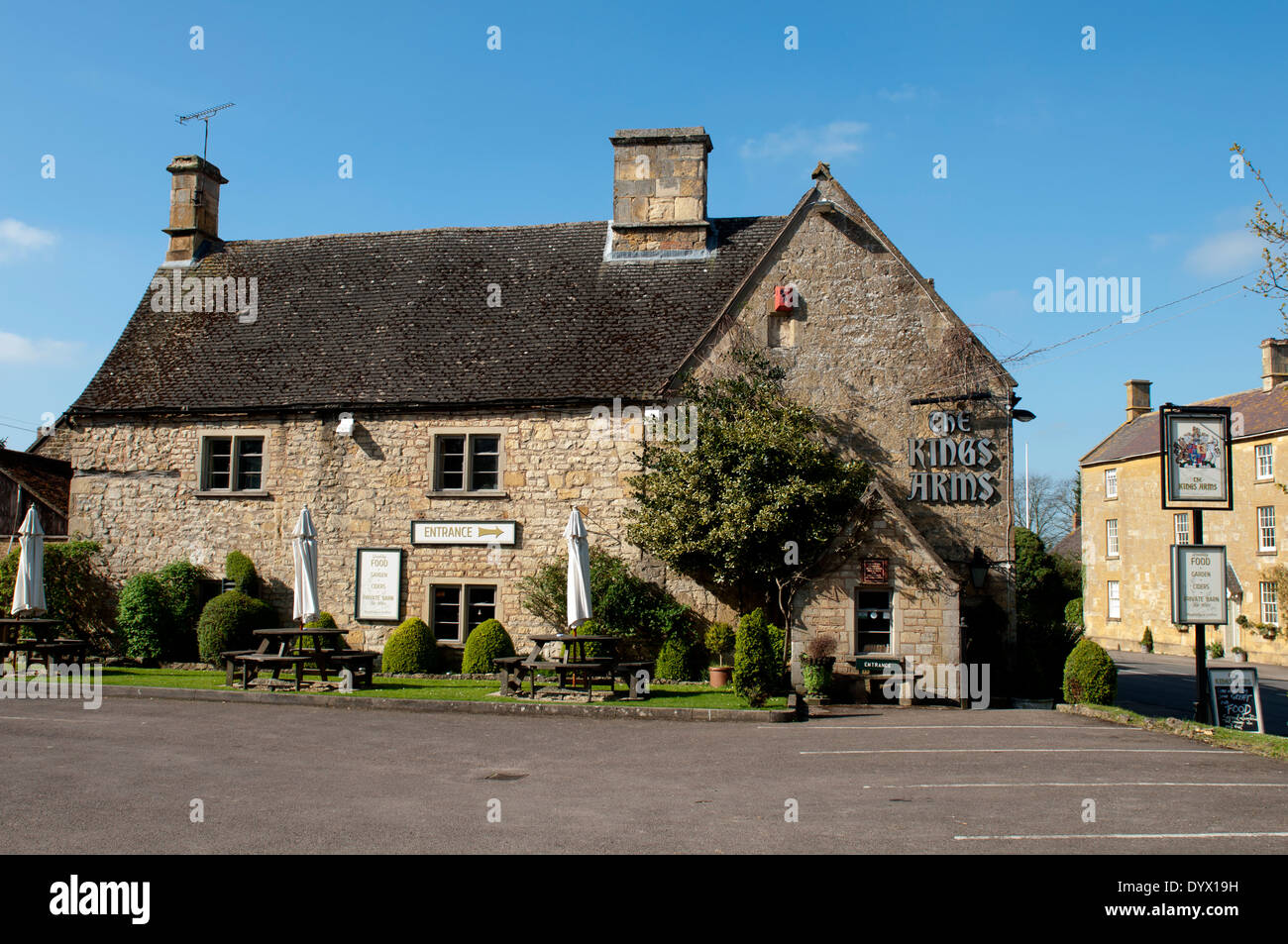 Il Kings Arms pub, Mickleton, Gloucestershire, England, Regno Unito Foto Stock