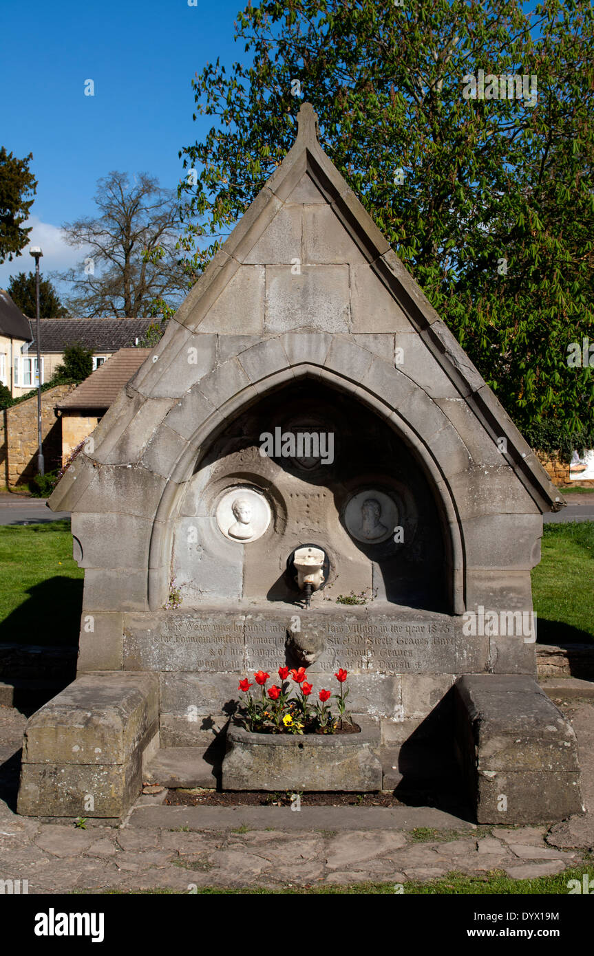 Fontana del villaggio, Mickleton, Gloucestershire, England, Regno Unito Foto Stock