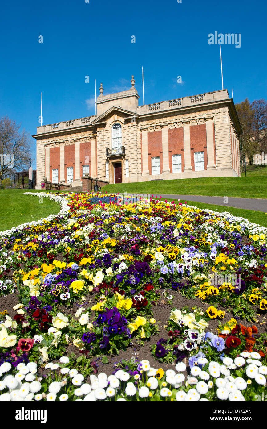 La Usher Gallery e Tempio di giardini in Lincoln City Centre, Lincolnshire England Regno Unito Foto Stock