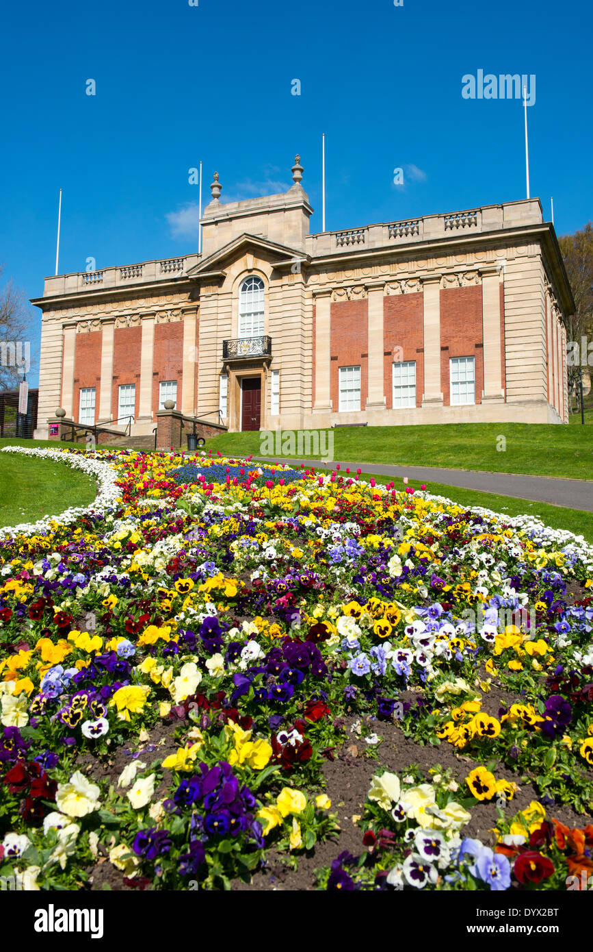 La Usher Gallery e Tempio di giardini in Lincoln City Centre, Lincolnshire England Regno Unito Foto Stock