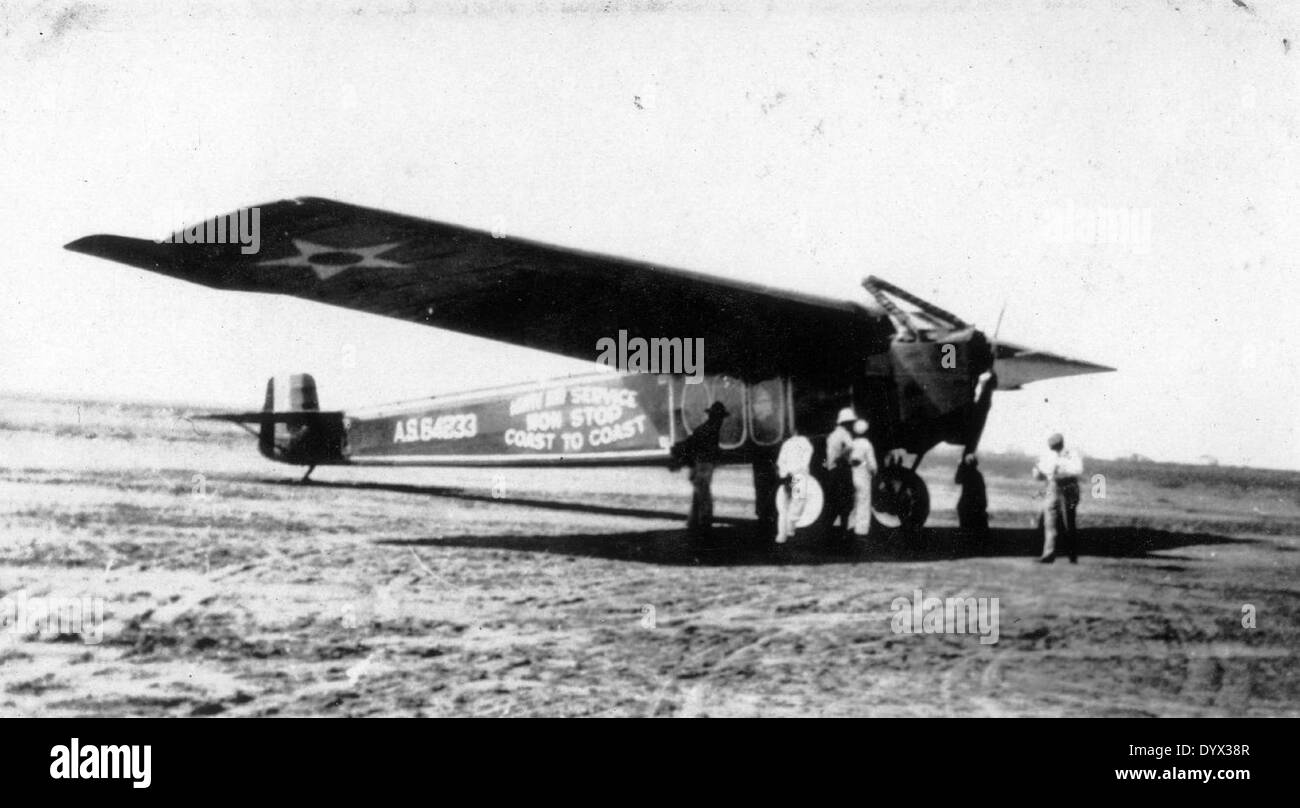 Il Fokker T-2, identificato con il numero di serie 64233, fu il primo aereo del servizio aereo statunitense a completare un volo transcontinentale non-stop nel 1923. Il successo del volo del T-2 segnò un importante traguardo nell'aviazione a lunga distanza e dimostrò la fattibilità di un volo sostenuto su grandi distanze. Foto Stock