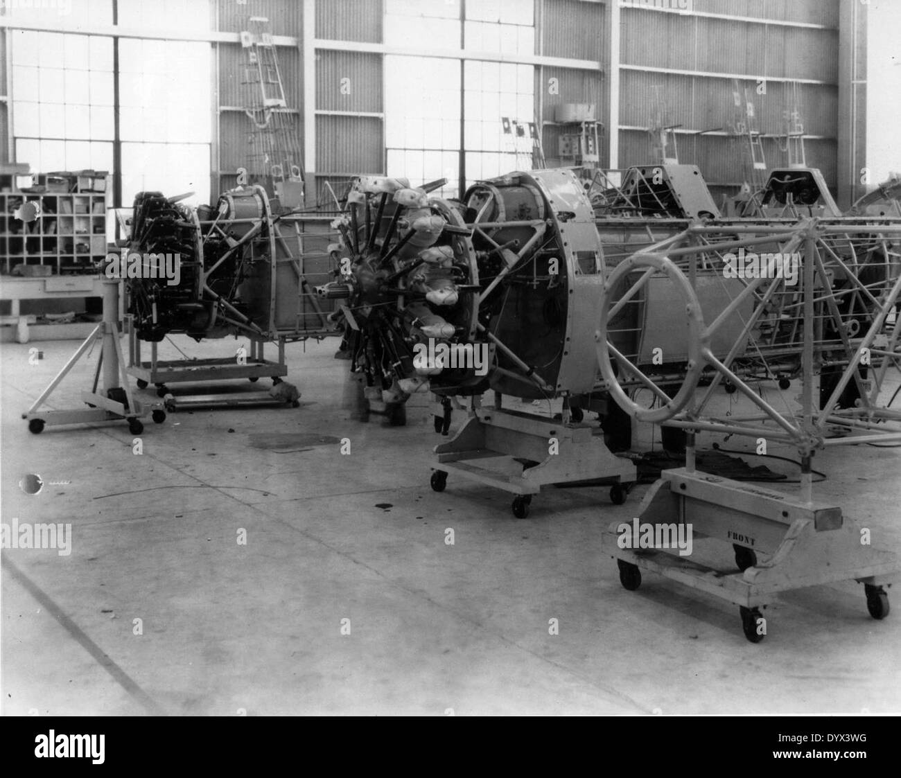 Il Pratt & Whitney R-1340 Wasp, un motore radiale a 9 cilindri, fu ampiamente utilizzato negli aerei militari e civili durante la fine degli anni '1930 e oltre. Presentato nel 1939 al NAS NI (Naval Air Station North Island), ha alimentato diversi modelli di aerei, dimostrando la sua importanza nella storia dell'aviazione. Foto Stock