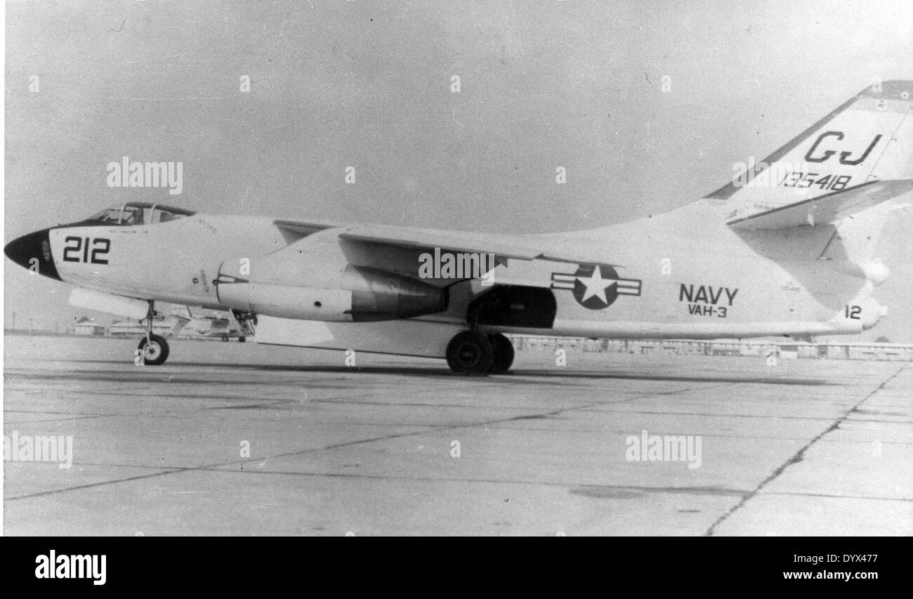 Il Douglas A-3A Skywarrior, con il numero Bureau (BuNo) 153418, faceva parte dello squadrone VAH-3. Conosciuto come "la balena", l'A-3 era un bombardiere portaerei ampiamente utilizzato dalla Marina degli Stati Uniti durante la Guerra fredda. Foto Stock