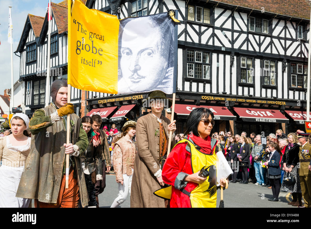 Stratford-upon-Avon, Regno Unito , il 26 aprile, 2014. Shakespeare feste di compleanno 2014 - William Shakespeare's 450 compleanno in Stratford upon Avon, Regno Unito. Credito: Robert Convery/Alamy Live News Foto Stock