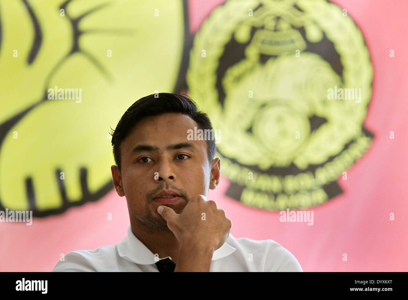 Cebu, Filippine. 26 apr 2014. La Malaysia ha capitano Aidil Zafuan gesti durante le Filippine vs Malaysia conferenza stampa tenutasi a Cebu on April 26, 2014. © Mark Cristino/NurPhoto/ZUMAPRESS.com/Alamy Live News Foto Stock