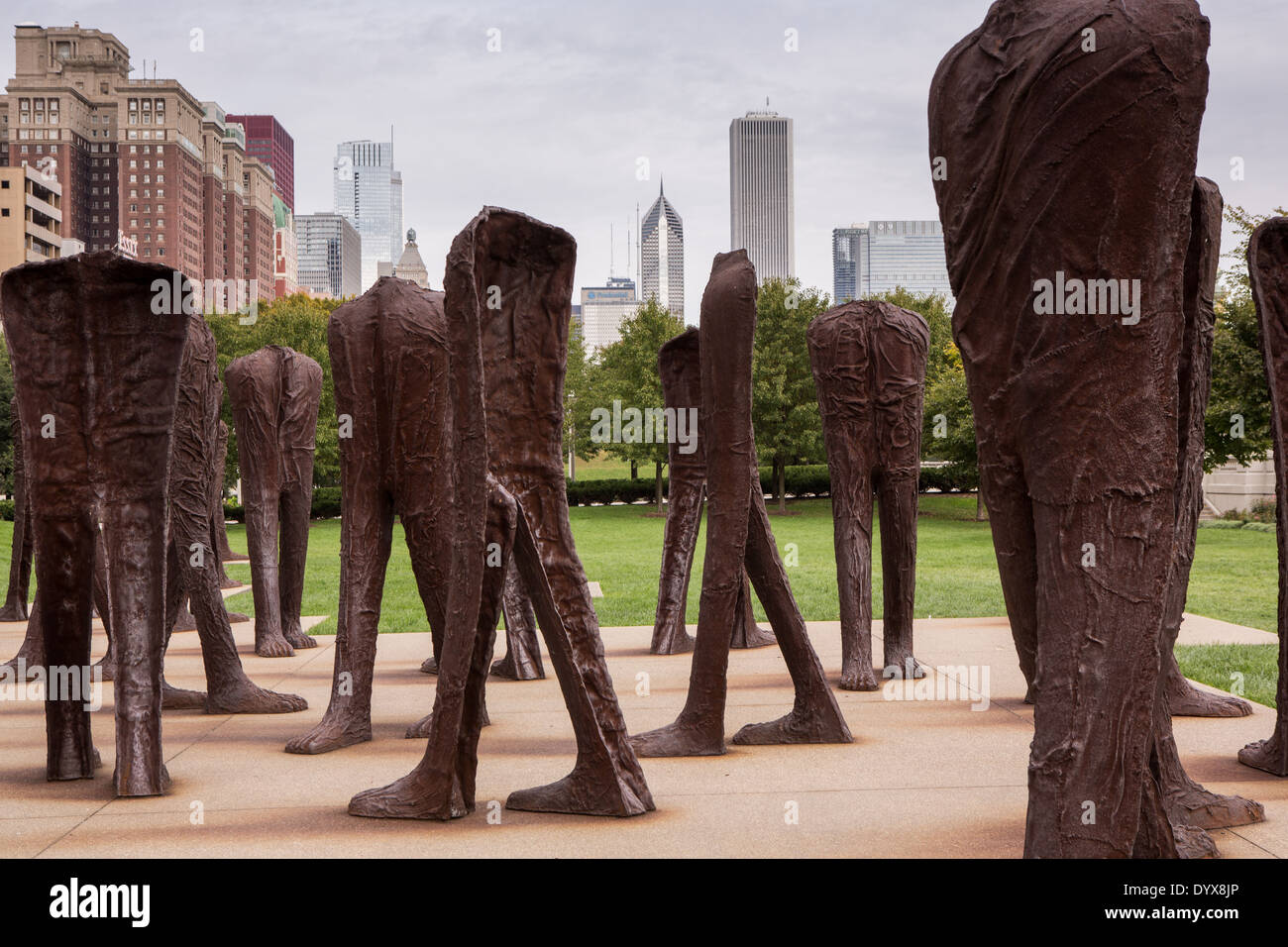 Agora è un gruppo di 106 Decapitati e senza braccioli sculture in ferro dall'artista polacco Magdalena Abakanowicz, di Grant Park di Chicago, Illinois USA Foto Stock