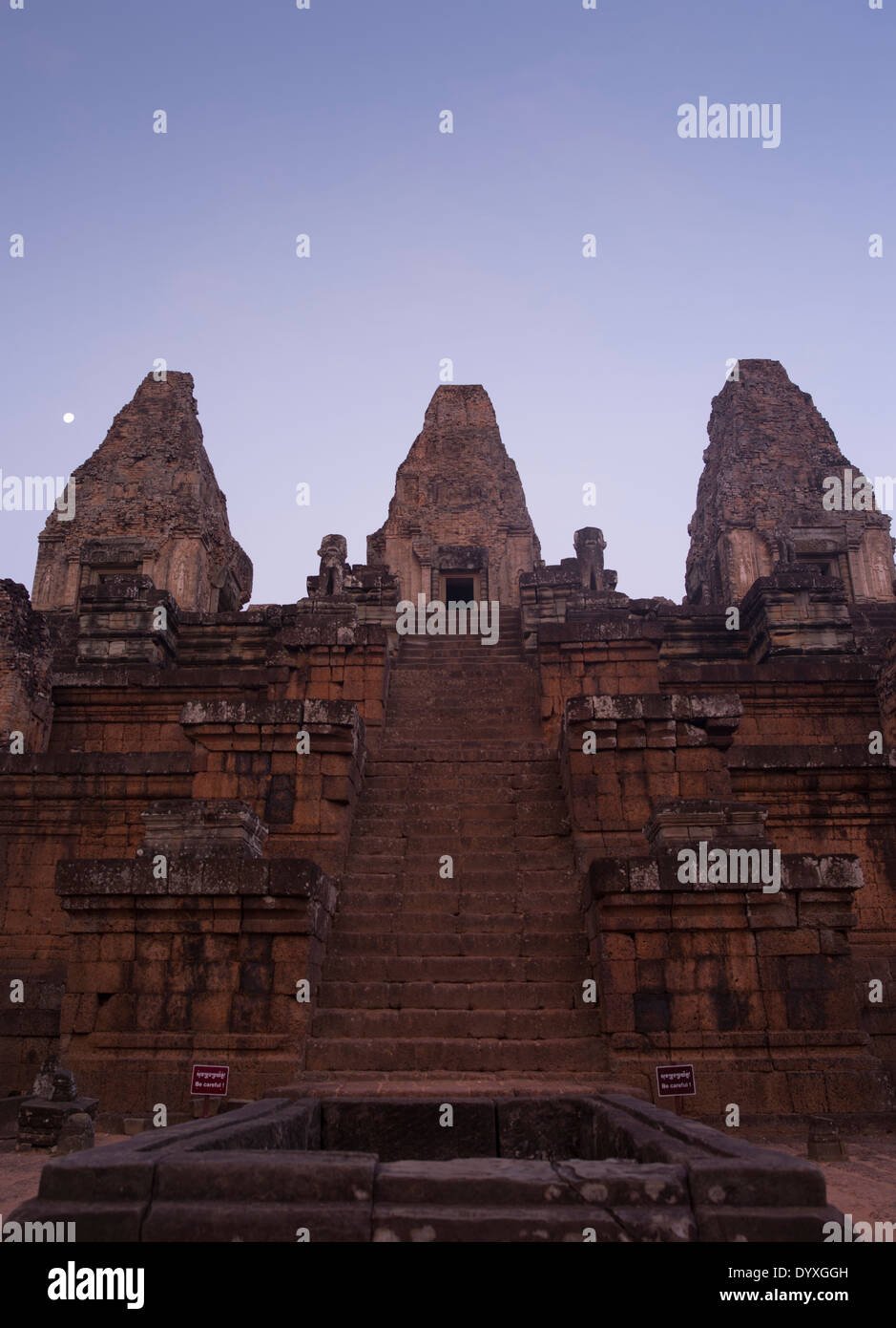 Alba a Pre Rup, Tempio buddista / Royal crematorio, Siem Reap, Cambogia Foto Stock