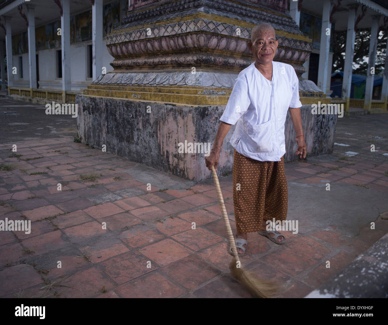 Cambogiano monaca buddista a Angkor Wat, Siem Reap, Cambogia Foto Stock