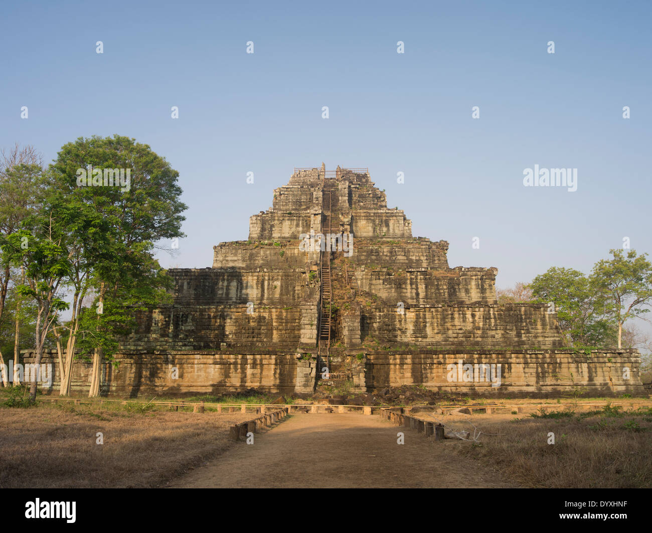 Prasat Thom il monumento principale di Koh Ker 127 NE di Siem Reap, Cambogia Foto Stock