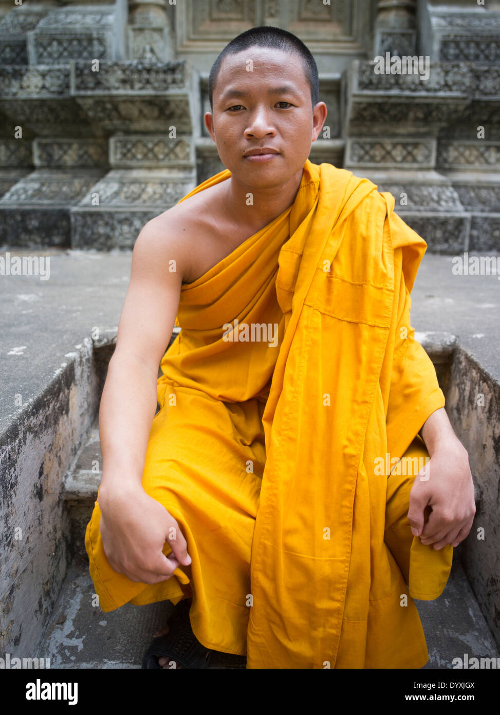 Giovane monaco buddista di Wat Dam Tempio Nak, Siem Reap, Cambogia Foto Stock