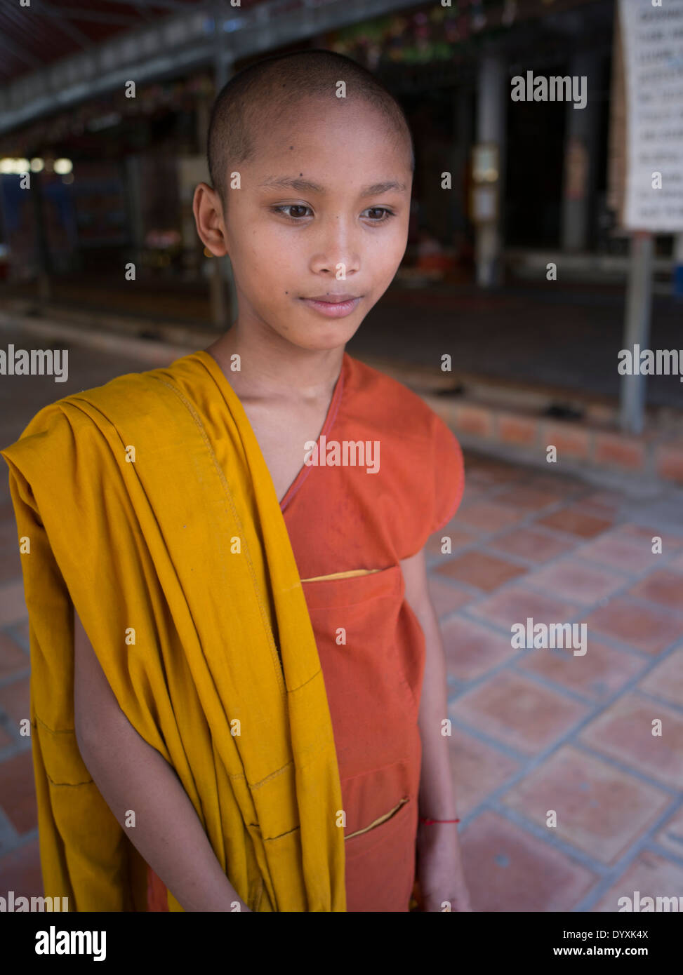 Giovane monaco buddista a Angkor Wat, Siem Reap, Cambogia Foto Stock