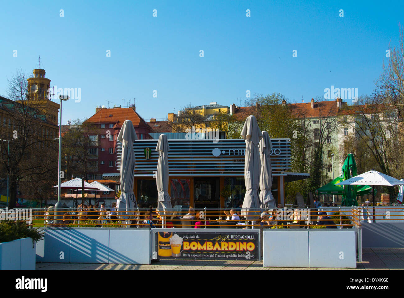 Bombardino, iniziata 2013, il nuovo ristorante e bar sotto la torre della televisione, Zizkov, Praga, Repubblica Ceca, Europa Foto Stock