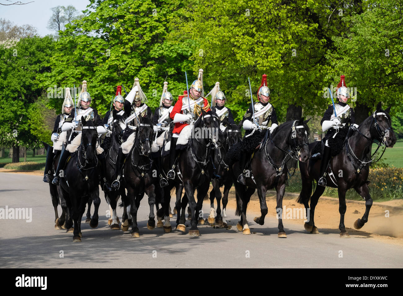 Montato famiglia soldati di cavalleria a cavallo in Hyde Park Londra Regno Unito Foto Stock