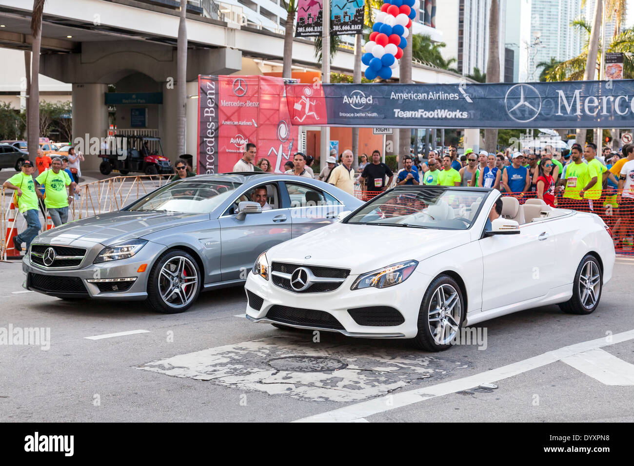 Mercedes Benz ritmo vetture al 2014 Mercedes-Benz Corporate correre a Miami, Florida, Stati Uniti d'America. Foto Stock