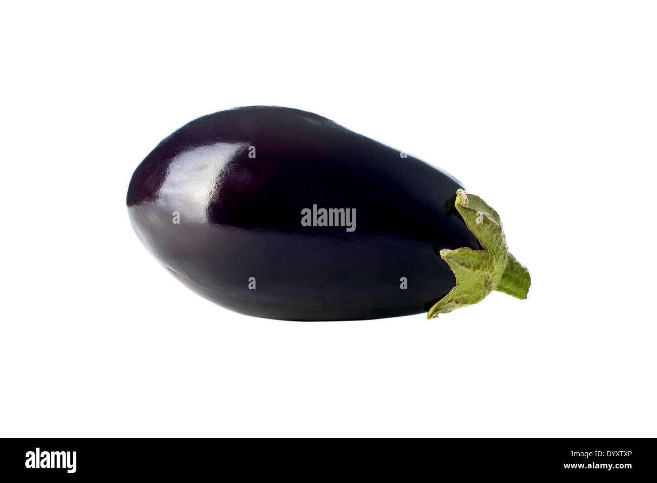 Le melanzane o le melanzane su sfondo bianco. Questo vegetale è anche noto come melongene, giardino uovo o guinea squash. Foto Stock