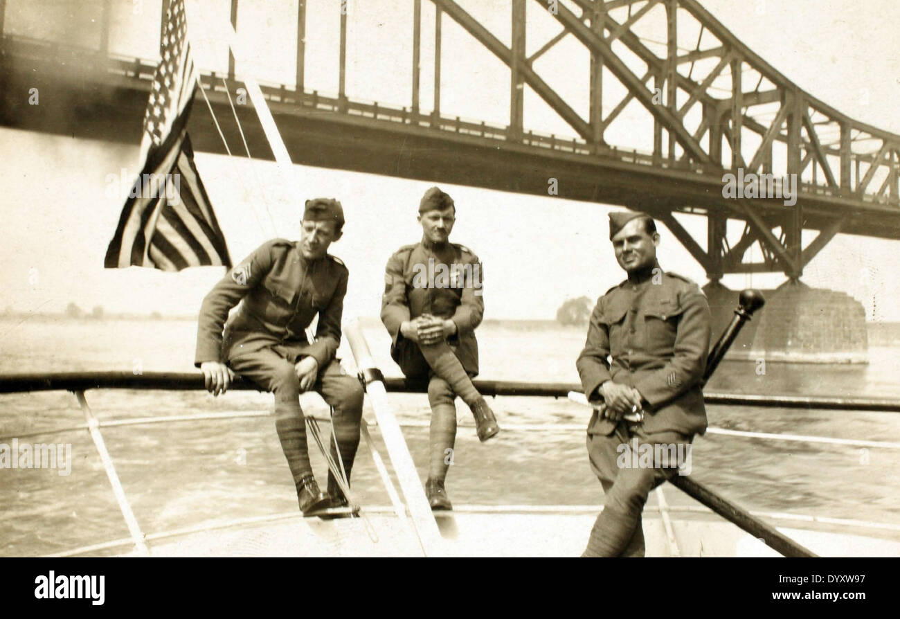 Questa foto rappresenta il 1st Aero Squadron durante la prima guerra mondiale. Fu il primo squadrone di aviazione da combattimento americano e partecipò a missioni di ricognizione e combattimento durante la guerra. Foto Stock