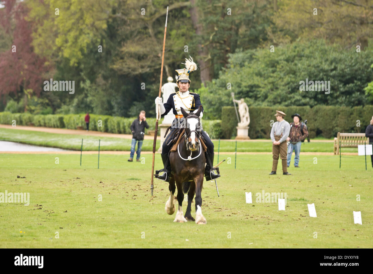 La prima guerra mondiale esercito rievocazione. Il sedicesimo e diciassettesimo Lancieri Cavalleria sul display. Credito: Scott Carruthers/Alamy Live News Foto Stock