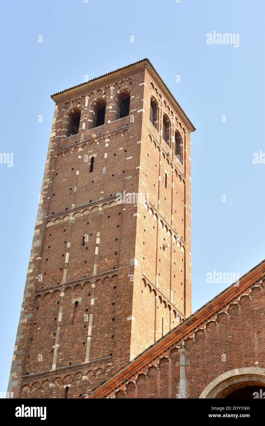 Milano, chiesa di Sant'Ambrogio, i Canonici' torre campanaria. Foto Stock