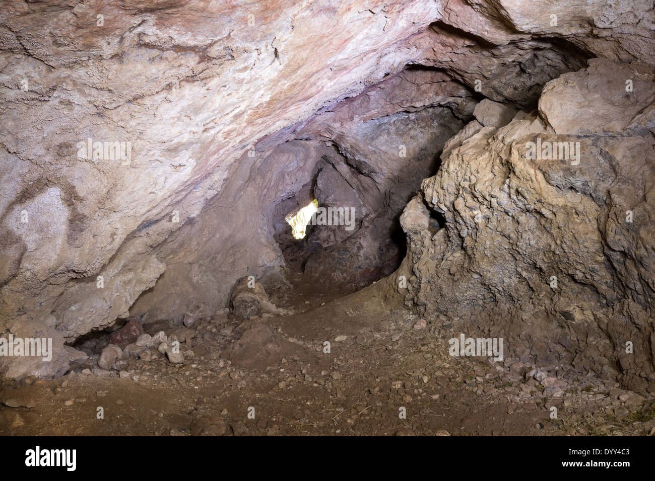 L'Osso Inchnadamph grotte sulle pendici del Beinn un Fhuarain, Allt nan Uamh, Assynt, Sutherland settentrionale della Scozia UK Foto Stock