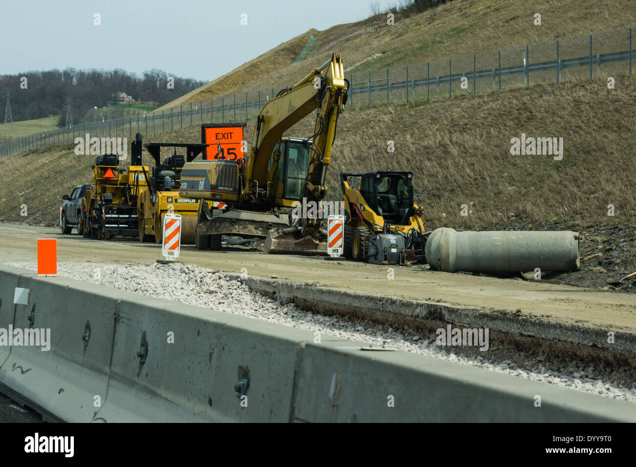 Strada in costruzione e attrezzatura sulla Interstate Highway 70. Washington, Pennsylvania Foto Stock