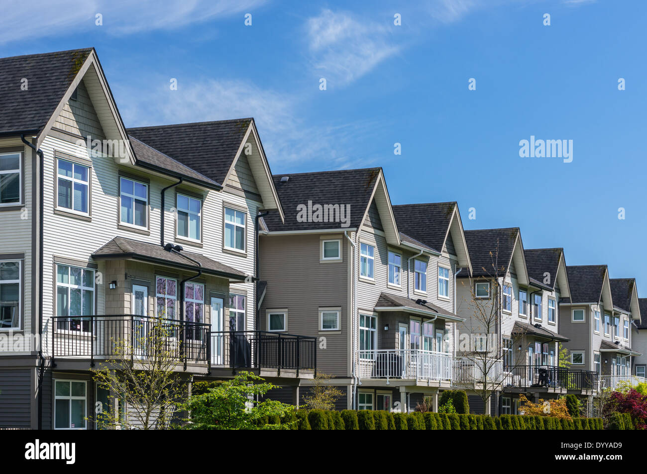 Una fila di un nuovo case a schiera in British Columbia, Canada Foto Stock