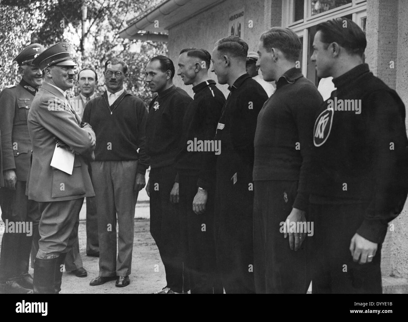 Adolf Hitler incontra il tedesco del team sprinter, 1936 Foto Stock