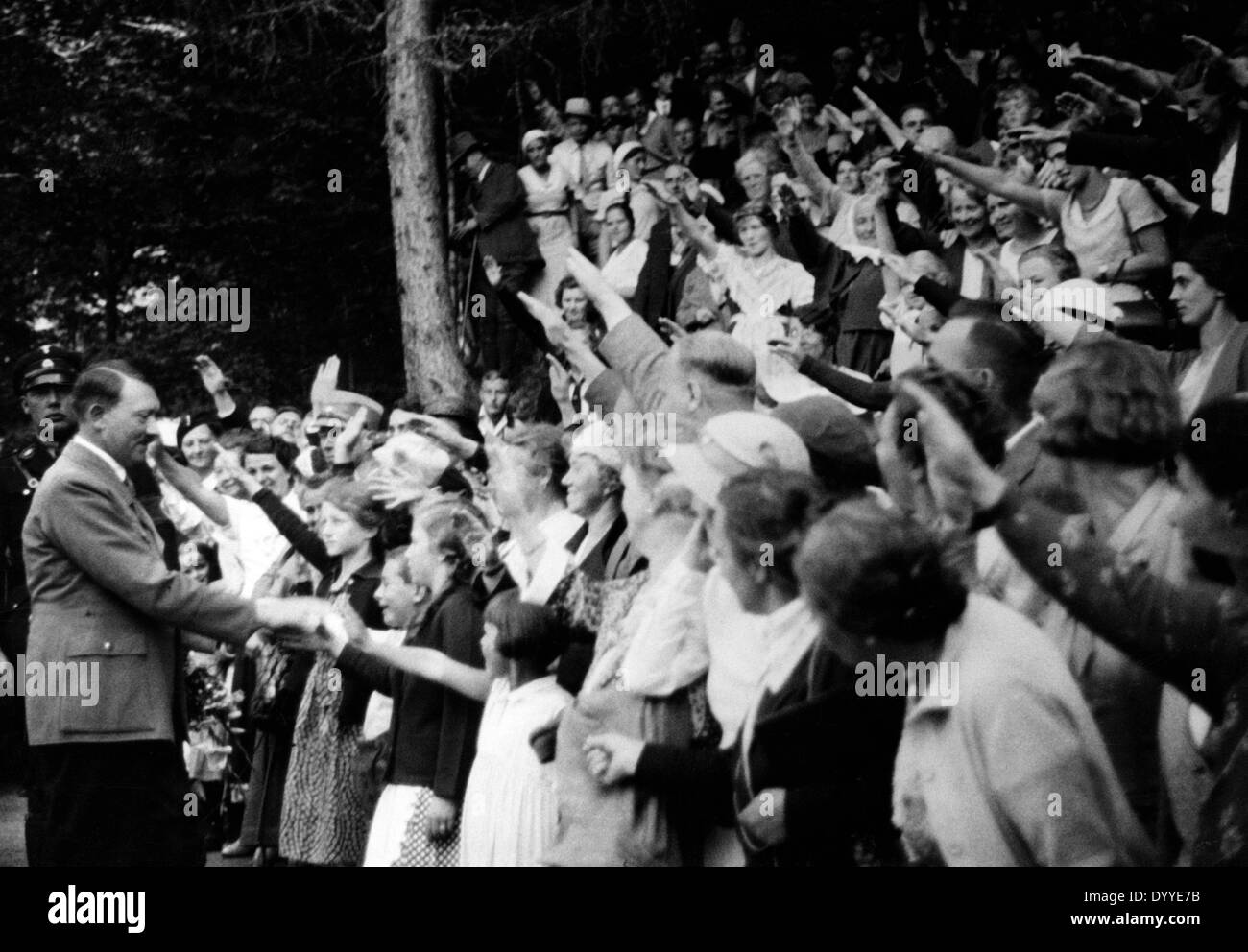 Adolf Hitler con i bambini e giovani, 1934 Foto Stock