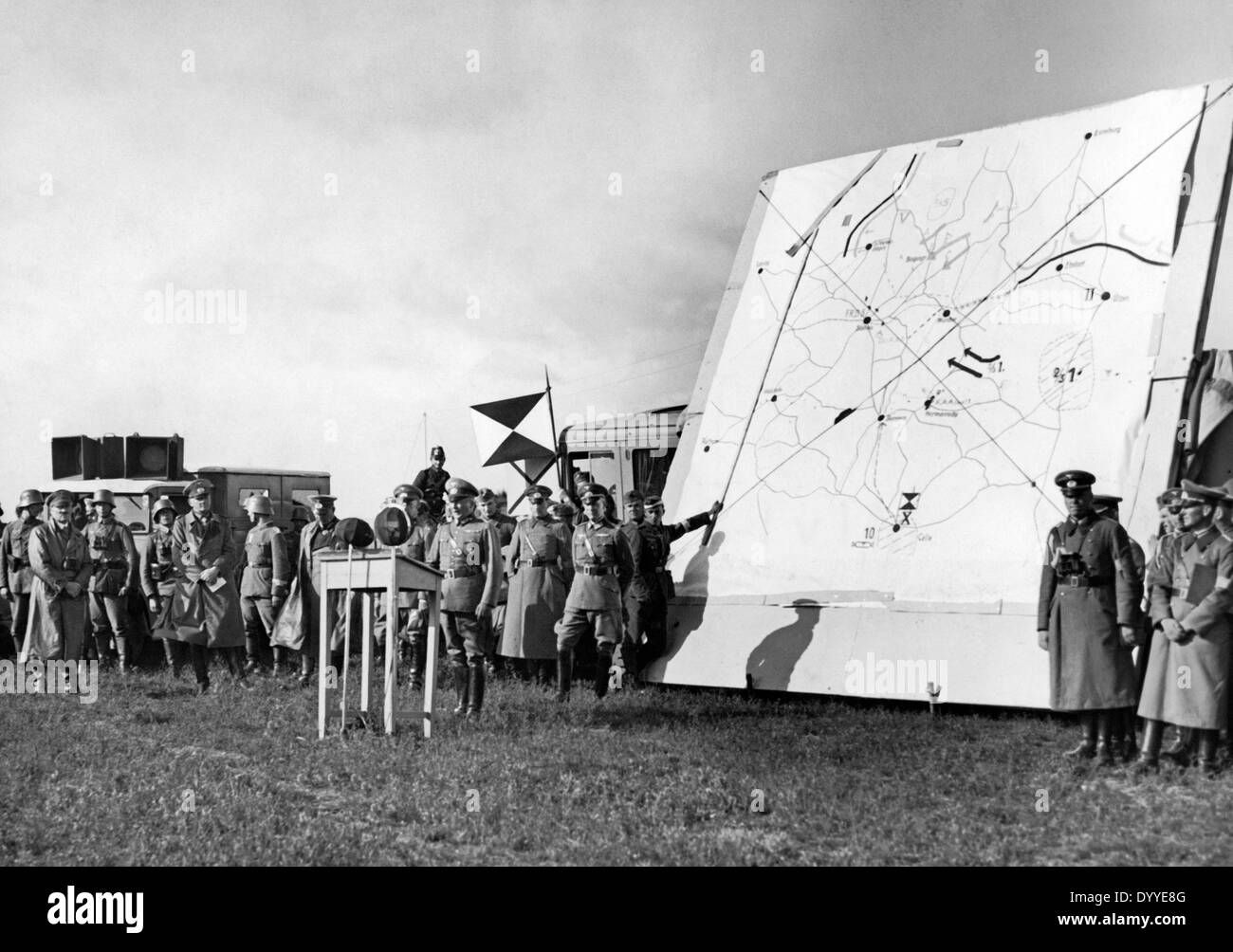 Adolf Hitler presso la manovra del 6° Corpo d'armata, 1935 Foto Stock