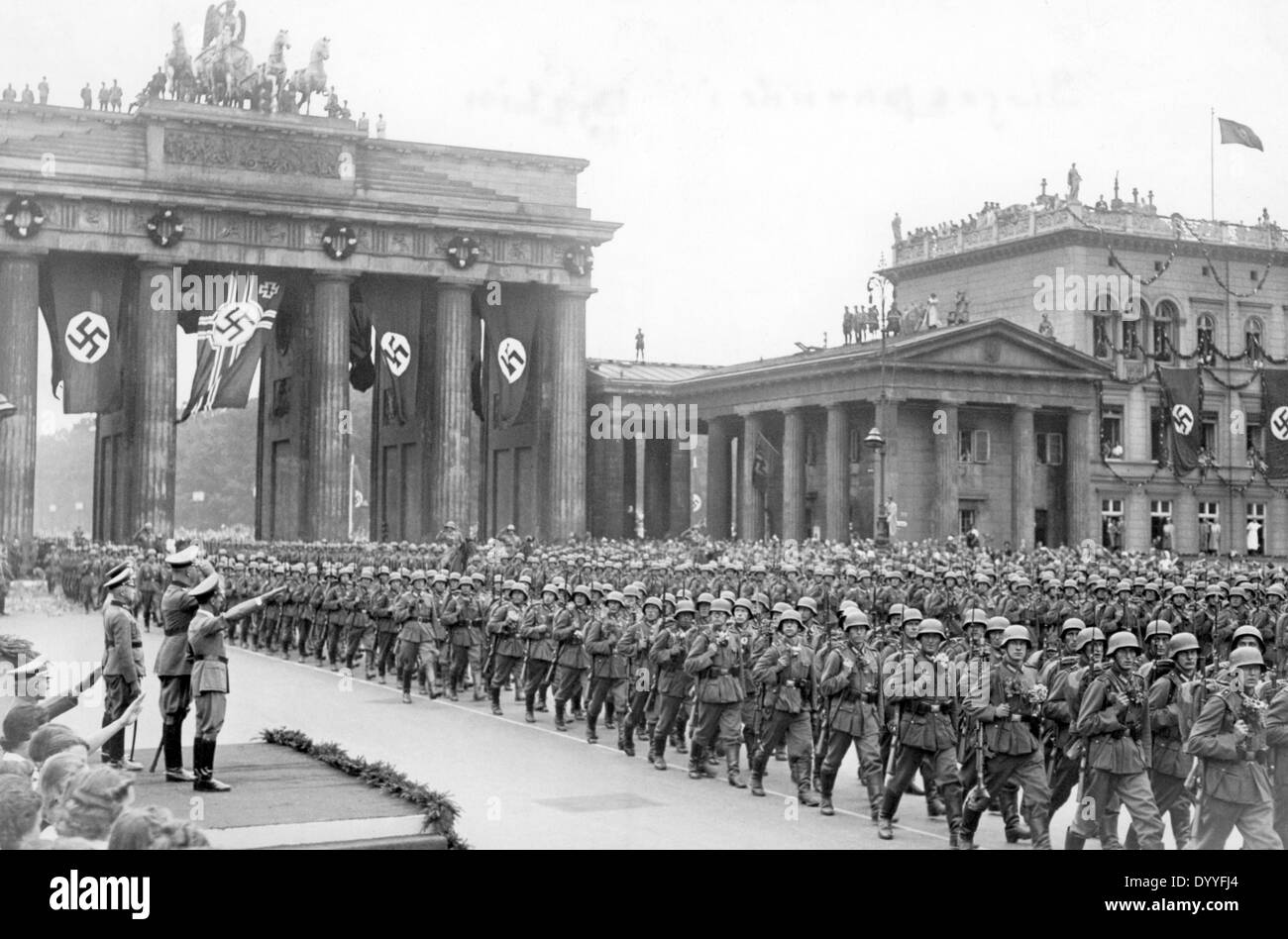 Victory Parade di Berlino dopo la fine della campagna francese, 1940 Foto Stock