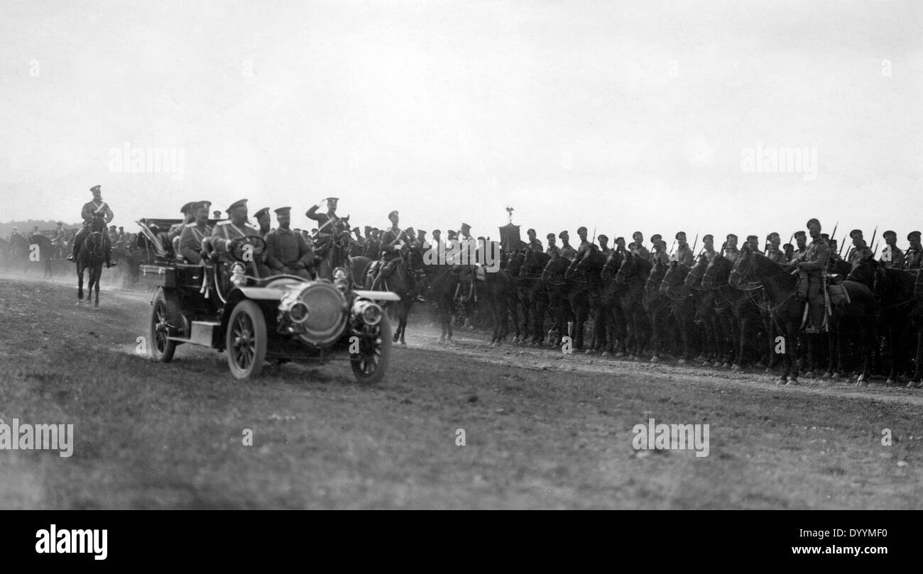 Lo Zar Nikolaus II. visiti le truppe russe, 1906 Foto Stock