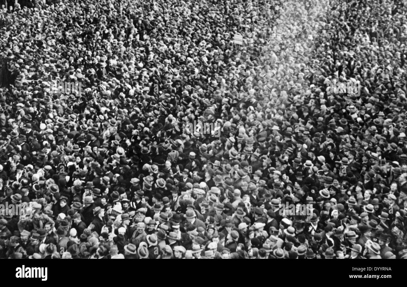 La folla di spettatori il giorno di Potsdam, 1933 Foto Stock