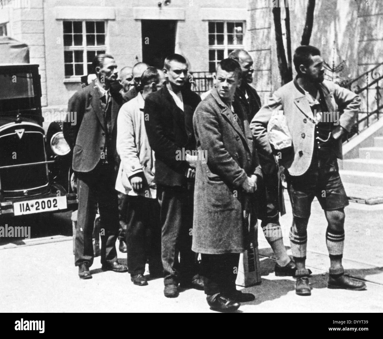Arrivo dei detenuti presso la KZ Dachau, 1933 Foto Stock