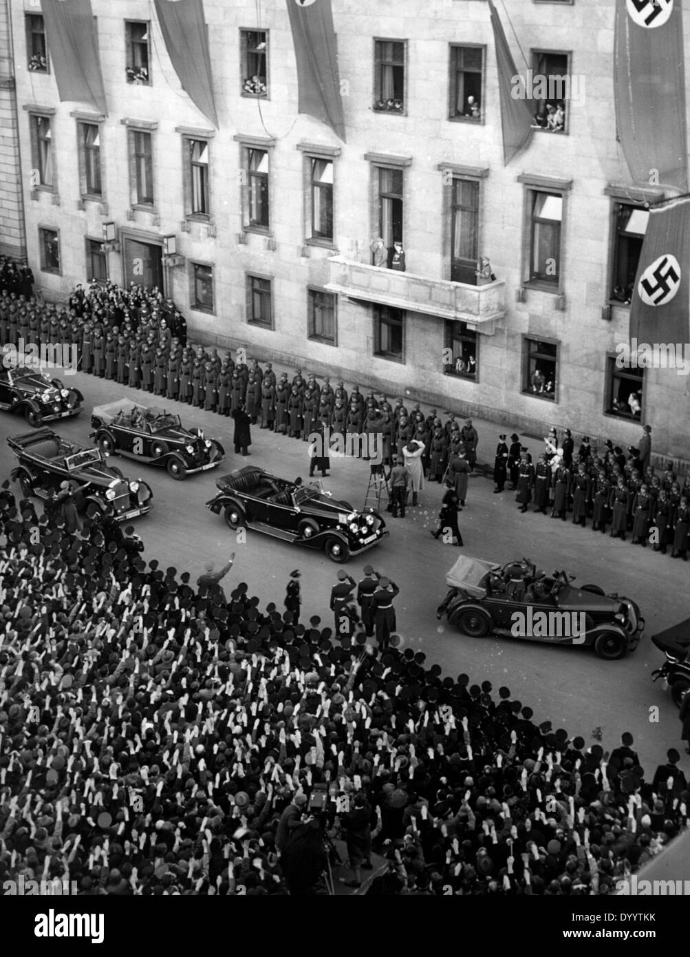Hitler è celebrato a Berlino dopo l'annessione dell'Austria, 1938 Foto Stock