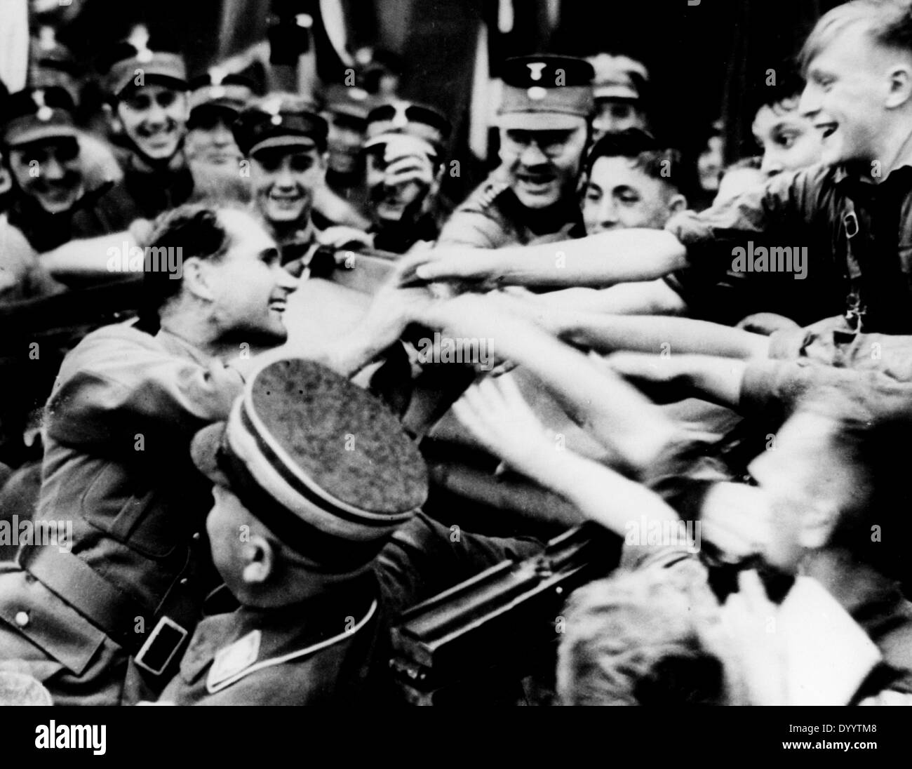 Rudolph Hess con Hitler giovani e sa gli uomini al partito NSDAP Rally di onore, 1936 Foto Stock