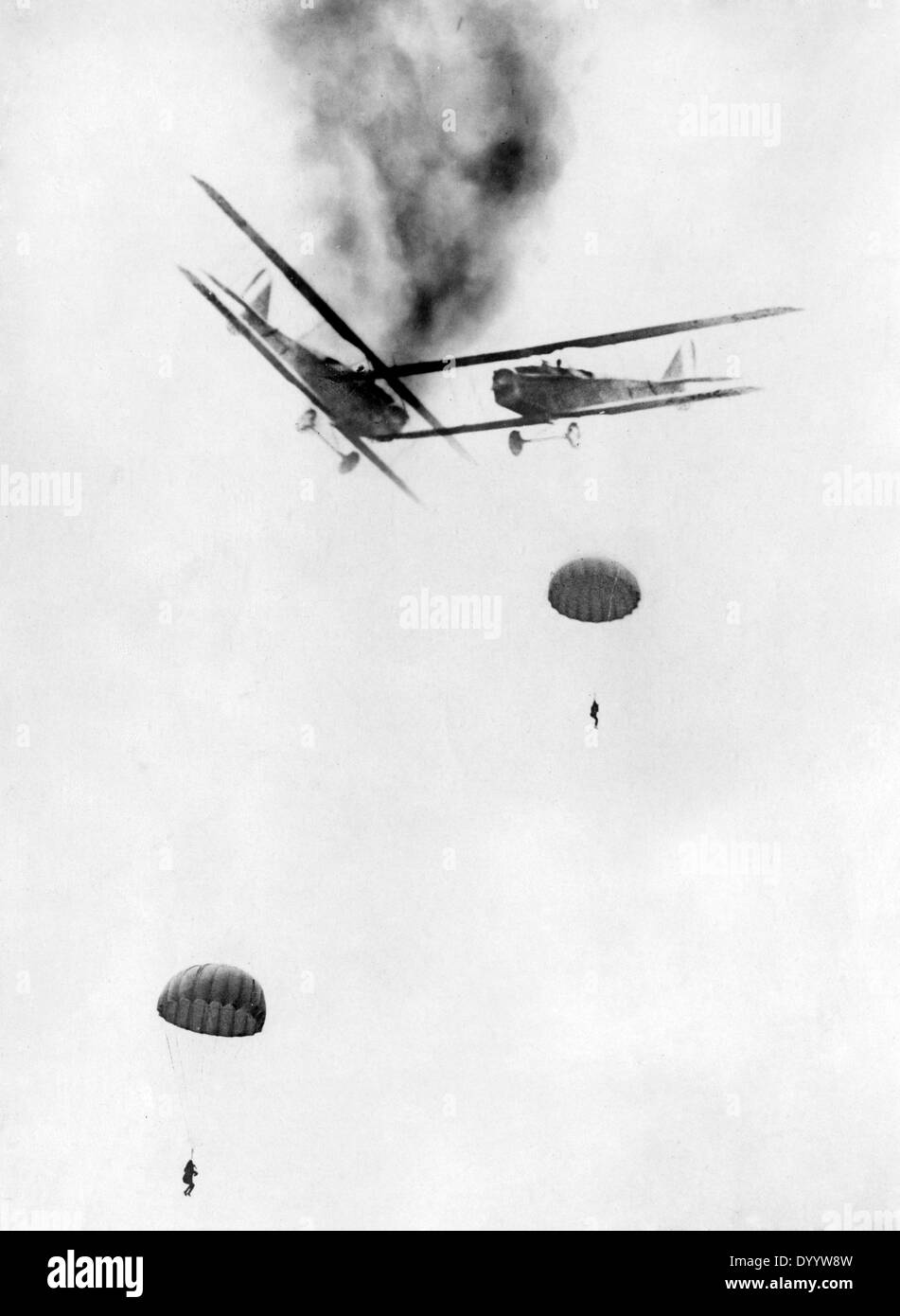 I piloti saltare fuori dei loro aerei, 1914-1918 Foto Stock