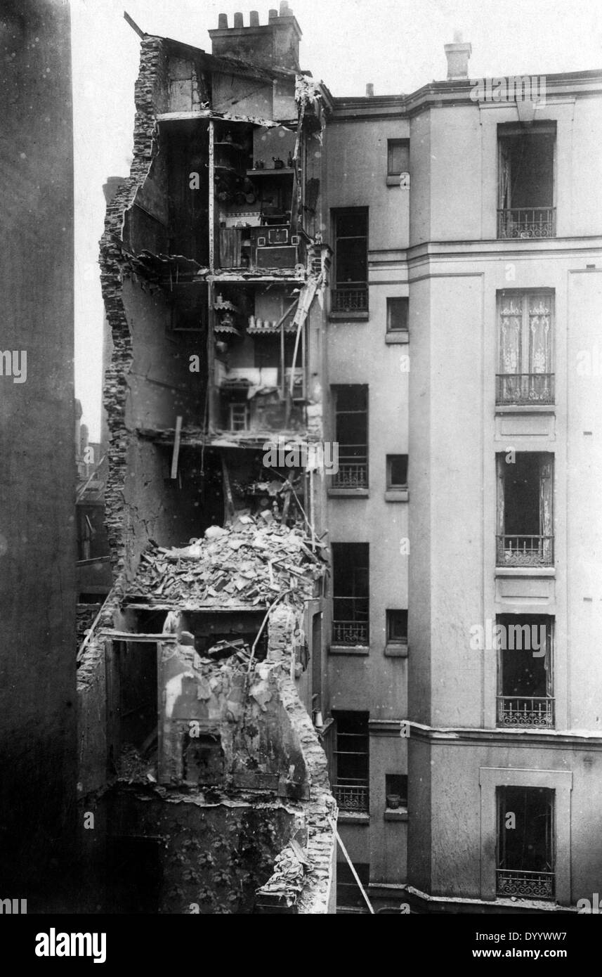 La distruzione di un dispositivo Zeppelin Air Raid, 1916 Foto Stock