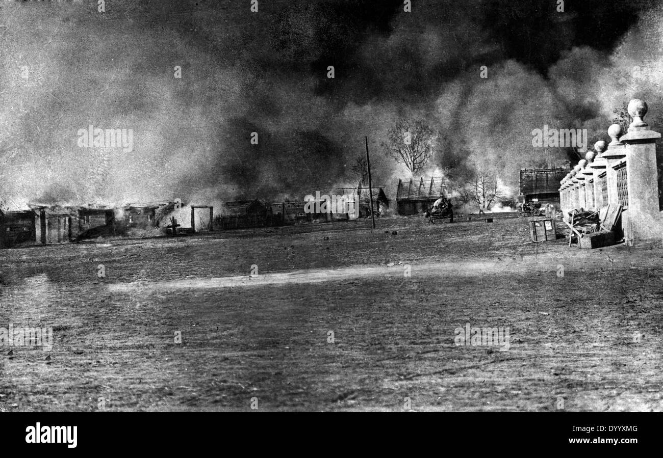 Incendio in una città russa, 1916 Foto Stock