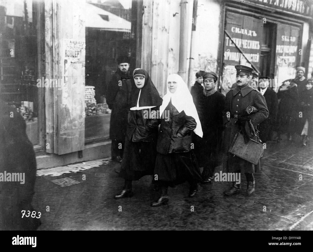 Gli infermieri sul loro modo di un ospedale, 1918 Foto Stock