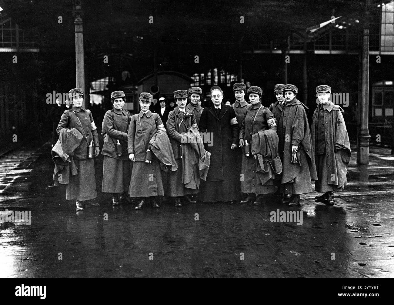 Gli infermieri nel loro nuovo campo uniforme, 1914 Foto Stock