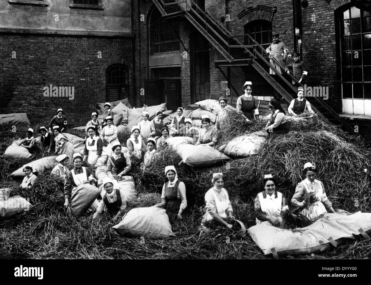 Letti di paglia per soldati feriti, 1914 Foto Stock