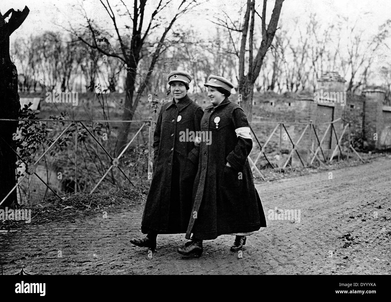 Croce rossa austriaca sorelle in Serbia, 1914 Foto Stock