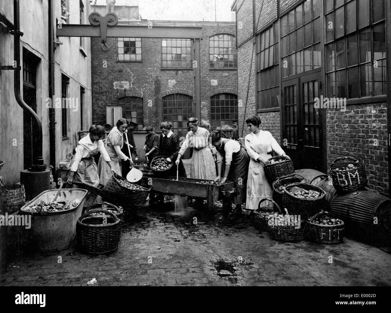 La lavorazione di frutta, 1914 Foto Stock