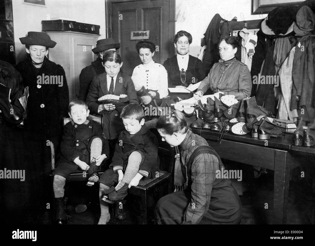 Vendita di scarpe, 1917 Foto Stock