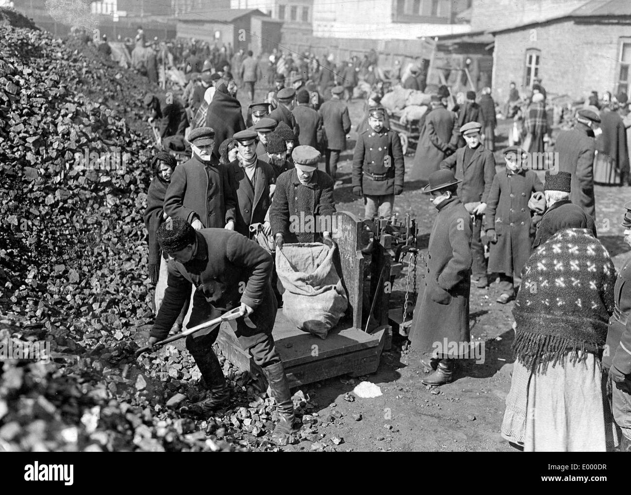 La distribuzione del carbone, 1915 Foto Stock